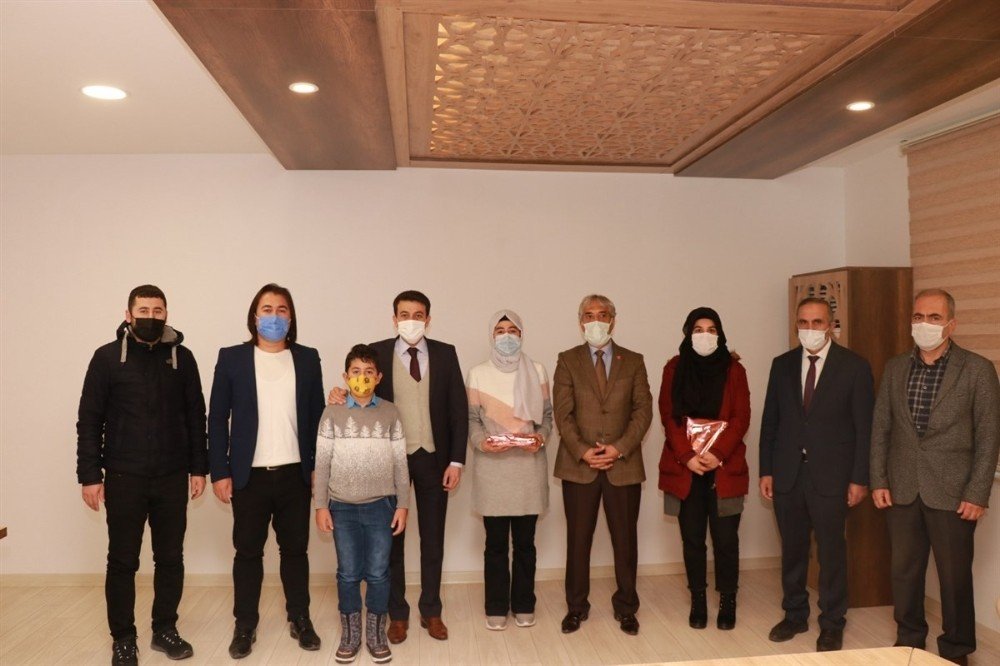 Kaymakam Dağ Dereceye Giren Öğrencileri Ödüllendirdi