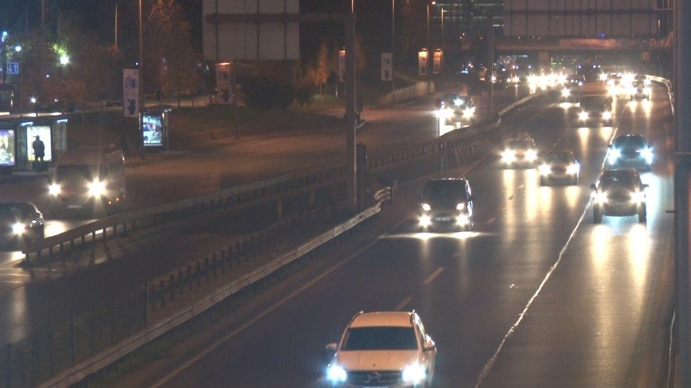 İstanbul’da Sokağa Çıkma Kısıtlaması Sona Erdi, Yollarda Hareketlilik Başladı