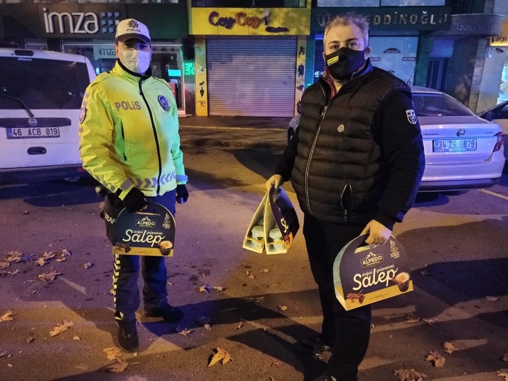 Kısıtlamada Polislere Salep İkramı