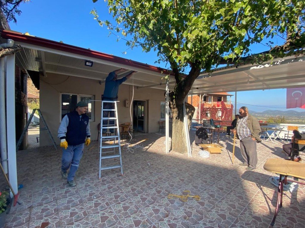 Burhaniye’de Köy Kahvehanesi Yenilendi