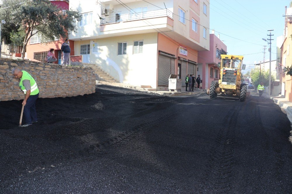 Toroslar’da Asfalt Çalışmaları Sürüyor