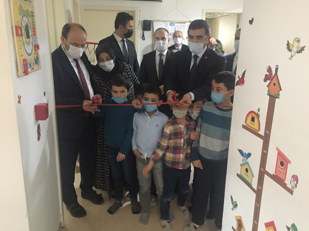 Etü Rektörü Prof. Dr. Çakmak’tan Devlet Korumasındaki Çocuklara Destek