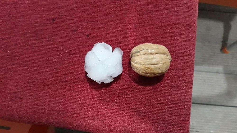 Alanya’da Ceviz Büyüklüğünde Yağan Dolu, Bölgeyi Beyaza Bürüdü