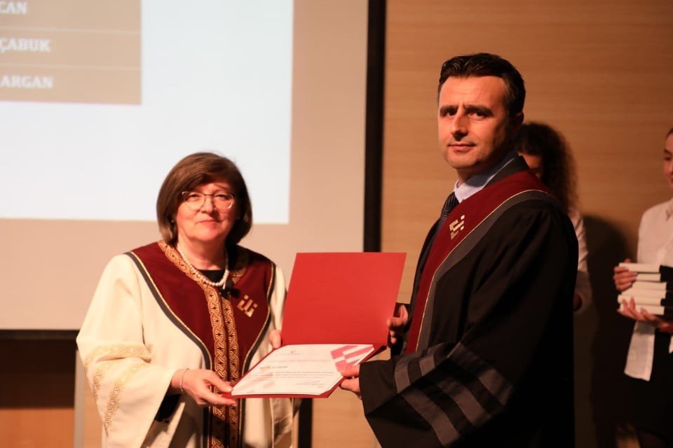 Emetli Profesörün Başarısı Gururlandırdı