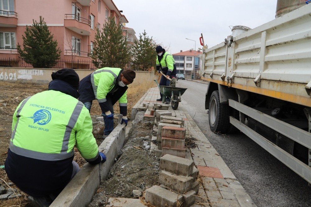 Erzincan’da Yol Ve Kaldırımlarda Bakım Onarım Çalışması