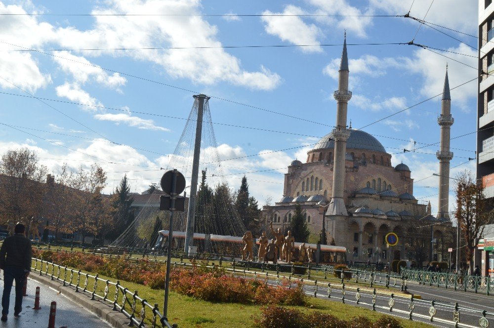 Eskişehir’de Güneş Yazdan Kalma Bir Gün Yaşattı