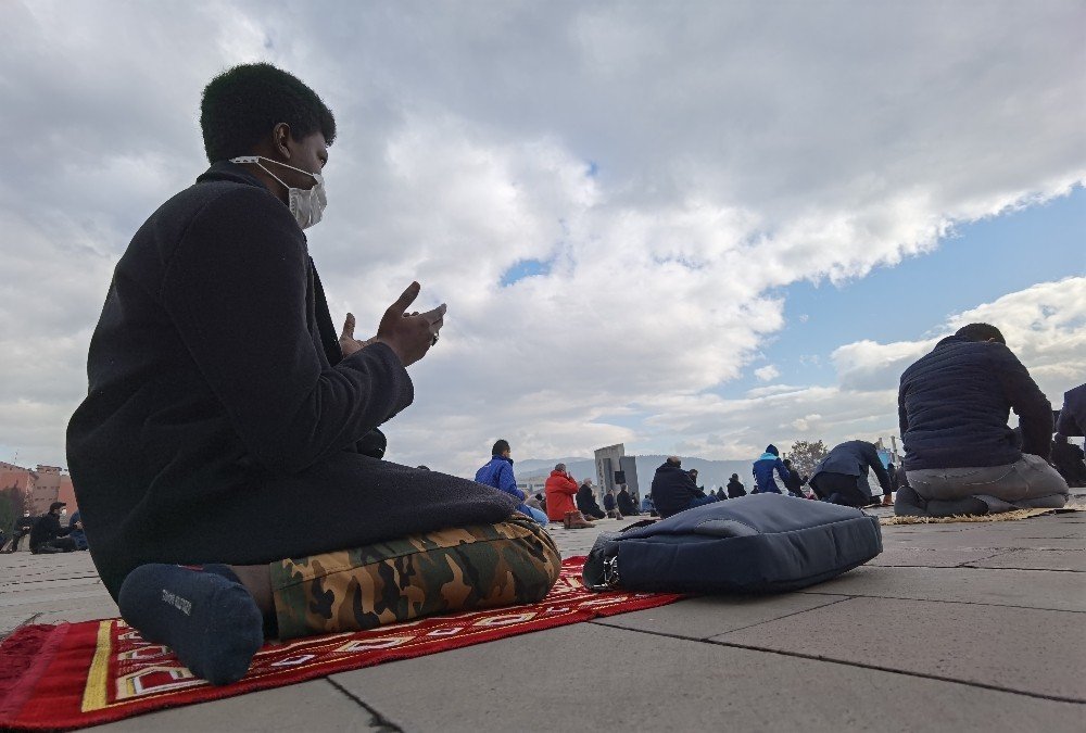 Karabük’te Meydanda Yağmur İçin Dua Edildi