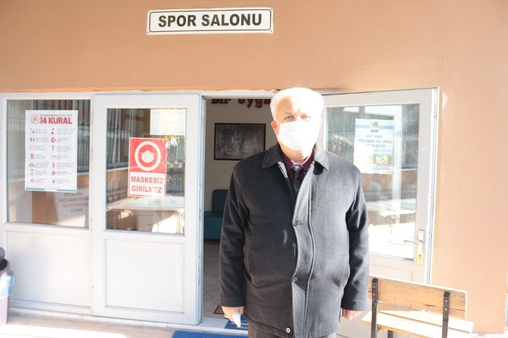 Balıkesir’de Cuma Namazı İçin Spor Salonları İbadete Açıldı