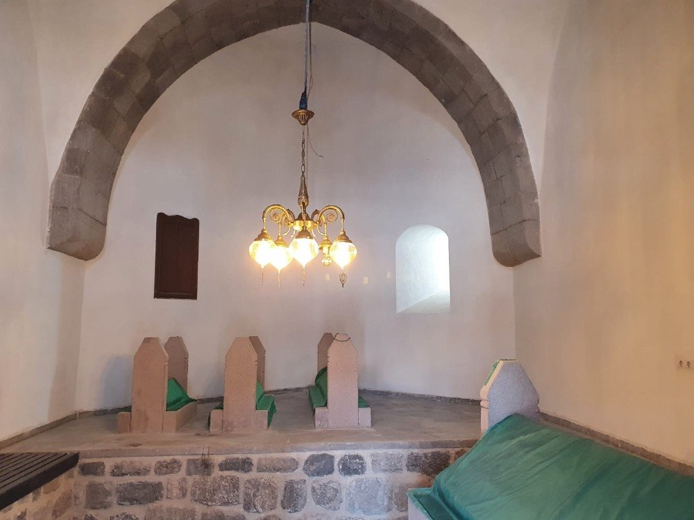 Ebu İshak Türbesi’nde Restorasyon Çalışması Tamamlandı