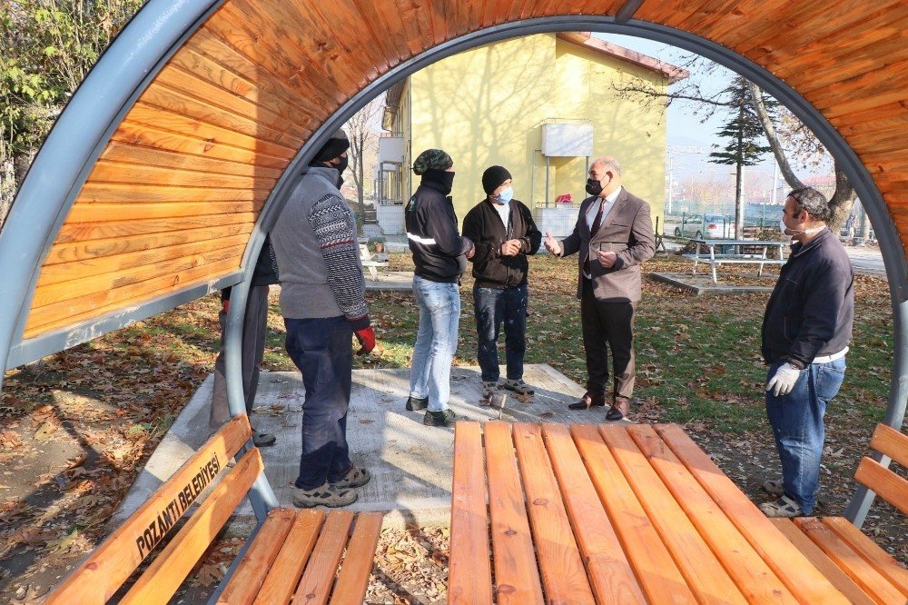 Belediyenin Atölyesinde Üretilen Bank Ve Kameriyeler Kullanıma Sunuldu