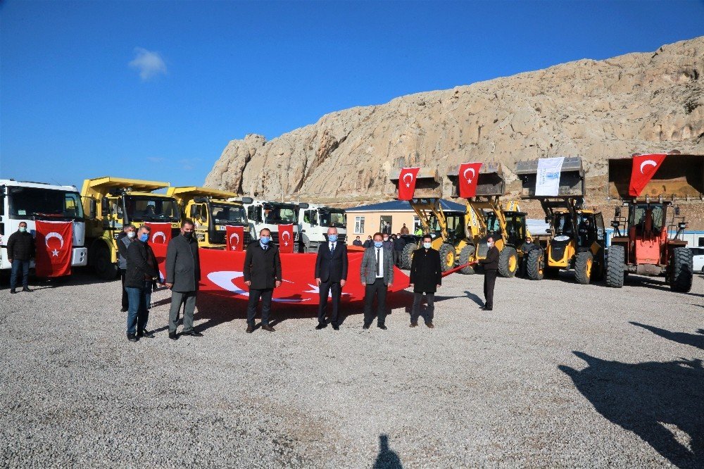 Tuşba Belediyesinin ‘karla Mücadele Ekibi’ Göreve Hazır