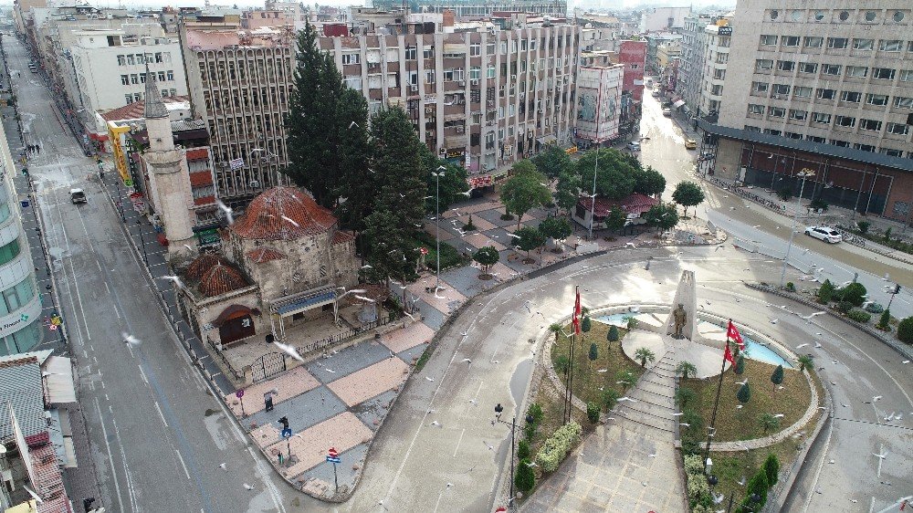 Adana’nın Tarihi Mekanları Sessizliğe Büründü