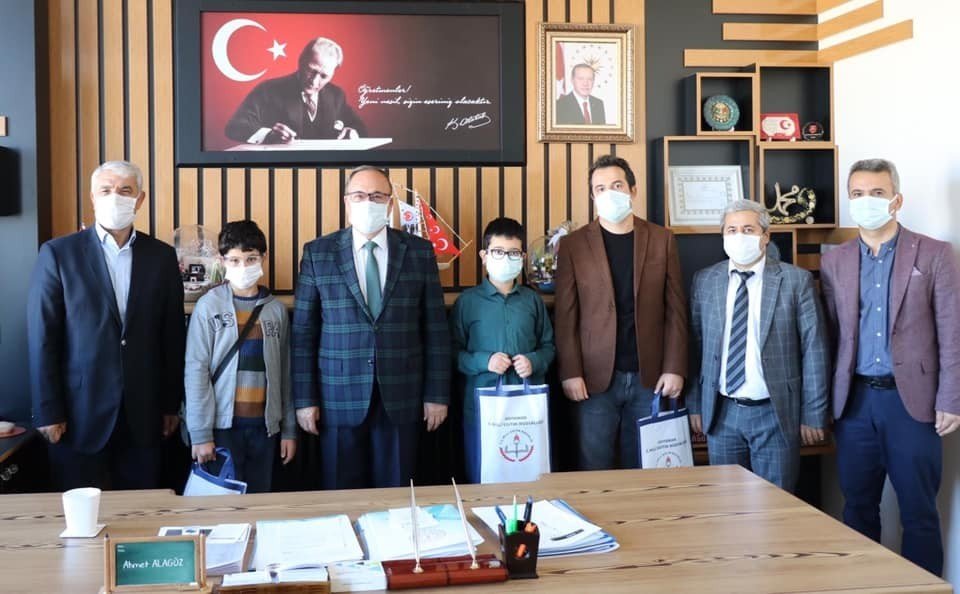 Türkiye 2’ncisi Olan Öğrencilere Çeşitli Kurumlardan Hediye