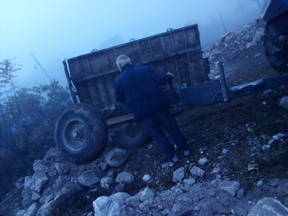 Gercüş’te Toprak Yüklü Römork Devrildi