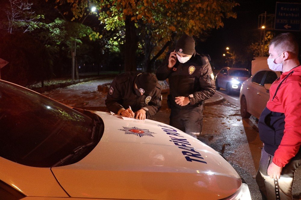 Yalova’da Kısıtlama Nedeniyle Sokaklar Boş Kaldı