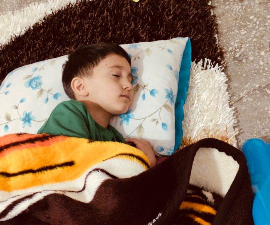 Evde Halı Üzerinde Yatan Yetim Çocuğuna Sürpriz Yatak Odası Yaptılar