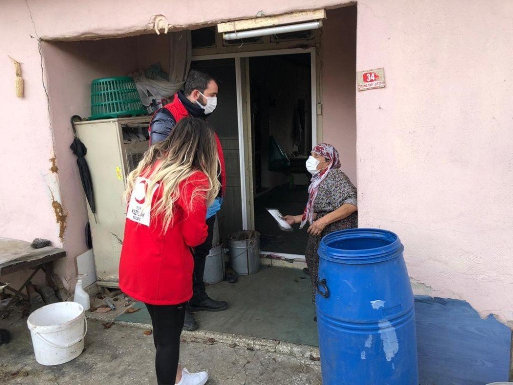 Vefa Sosyal Destek Ekibi İhtiyaç Sahibi Ailelerin Yanında