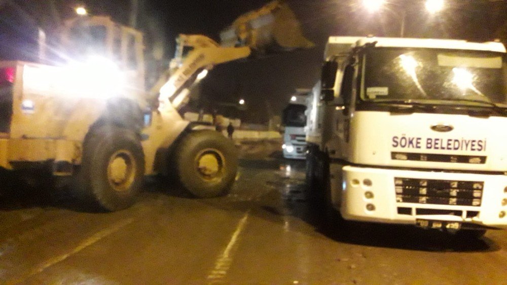 Söke’de Aşırı Yağış Karayolunu Trafiğe Kapattı