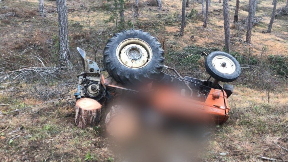Kastamonu’da Tomruk Yüklü Traktör Devrildi: 1 Ölü