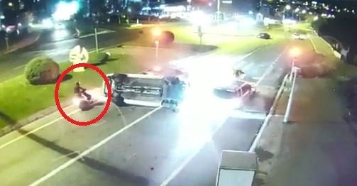 Kırmızı Işıktaki Araçlara Daldı: Motosikletli Ezilmekten Kıl Payı Kurtuldu