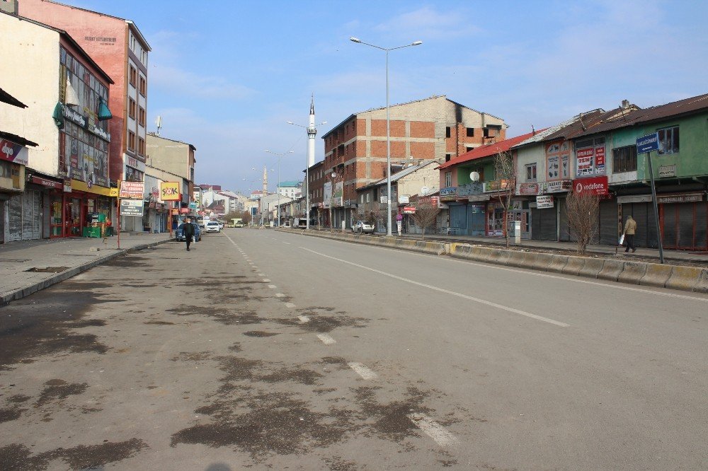 Ağrı’da Sokağa Çıkma Yasağı Nedeniyle Meydanlarda Sessizlik Hakim