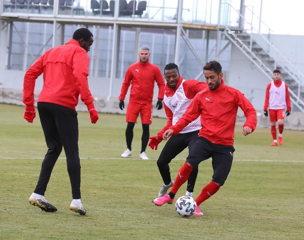 Sivasspor’da 3 İsim Takıma Döndü