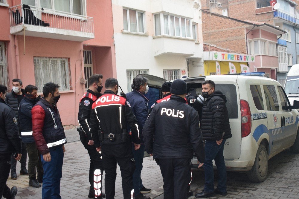 Tartıştığı Annesini Bıçakla Rehin Aldı