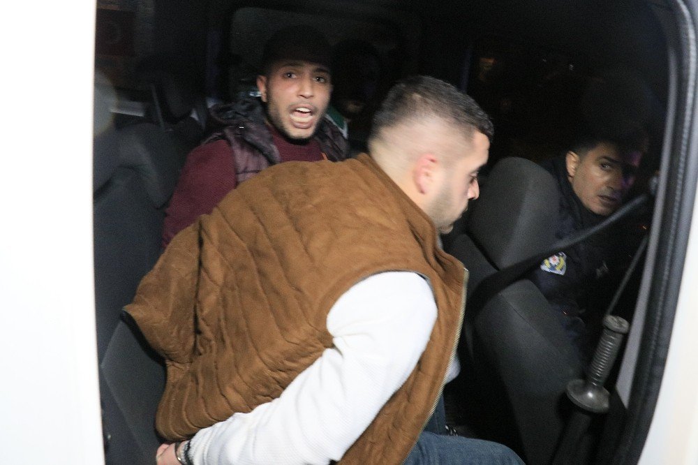 Dur İhtarına Uymayıp Polislerin Üzerine Aracını Sürüp Kaçan Sürücü Kıskıvrak Yakalandı