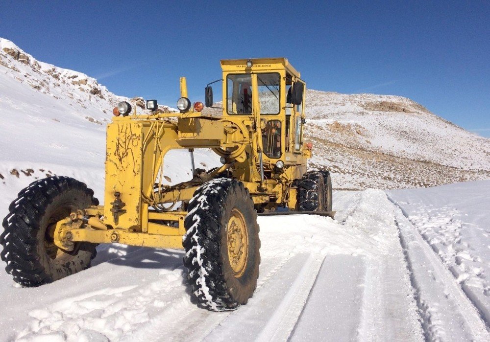 Van Büyükşehir’in Karla Mücadele Mesaisi Başladı