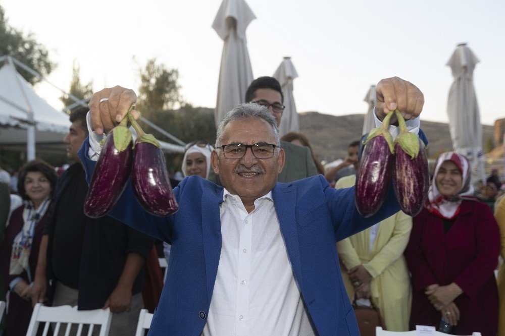 Başkan Büyükkılıç 600 Günde 16 İlçeyi 122 Kez Ziyaret Etti