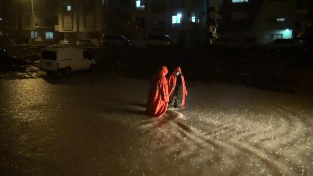 Manavgat’ta Şiddetli Yağış Su Baskınlarına Sebep Oldu