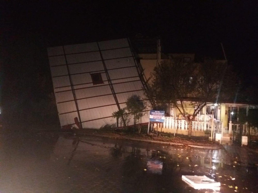 Büyükşehir Ve Didim Belediyesi’nden Yağışlara Anında Müdahale