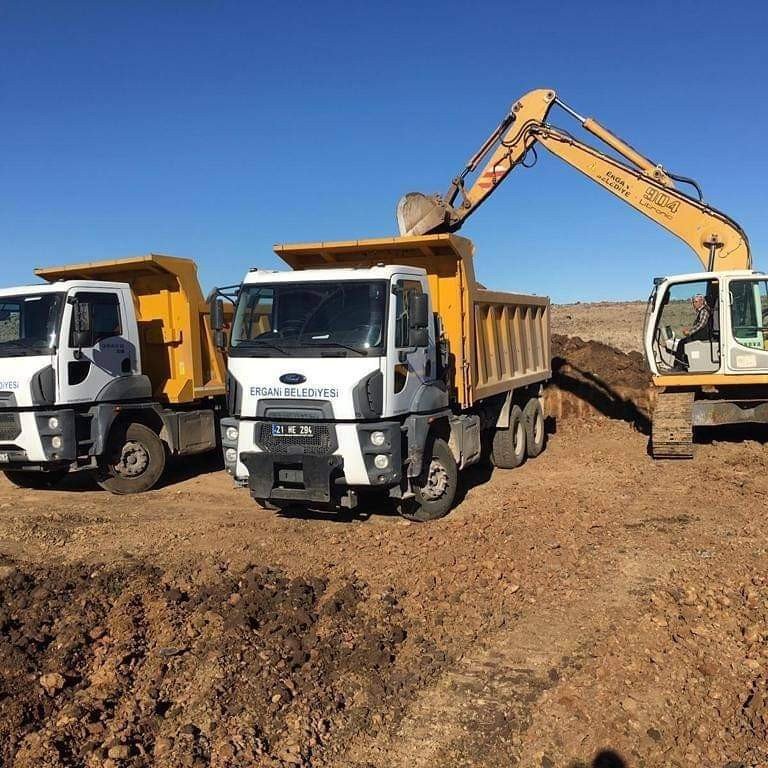 Ergani Belediyesi Kırsal Mahallelere Hizmet Götürmeye Devam Ediyor