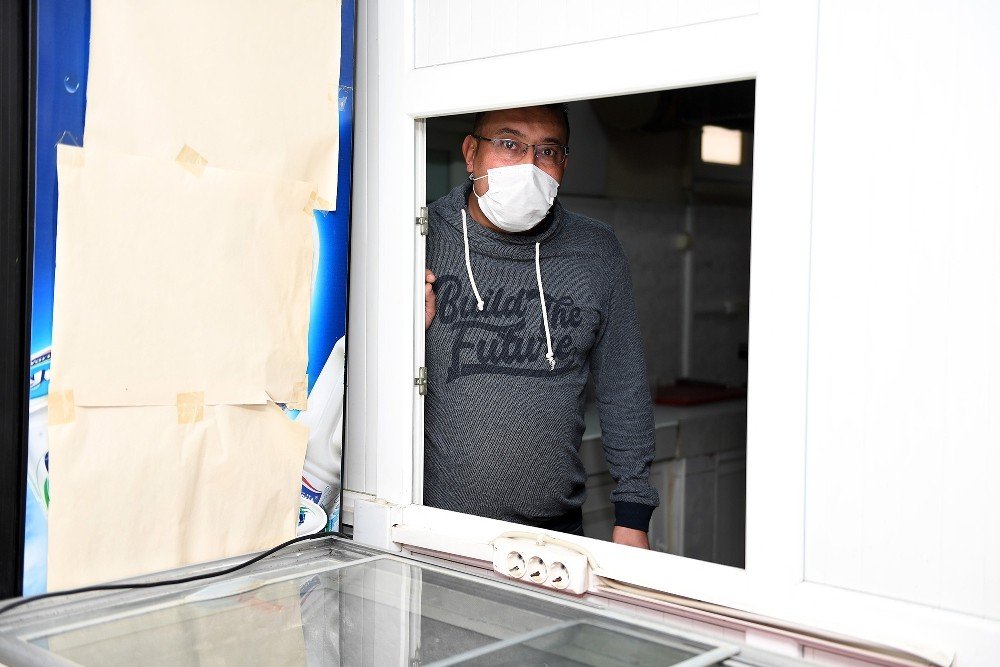 Mersin’de Salgında Kapalı Olan Esnafın Su Borcu Belediyece Ödenecek