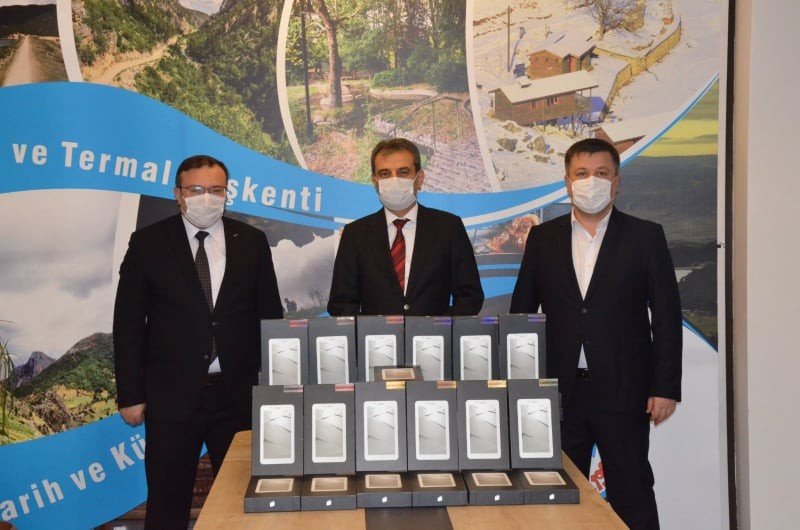 Emet Belediyesi’nden Uzaktan Eğitime Destek İçin 100 Tablet