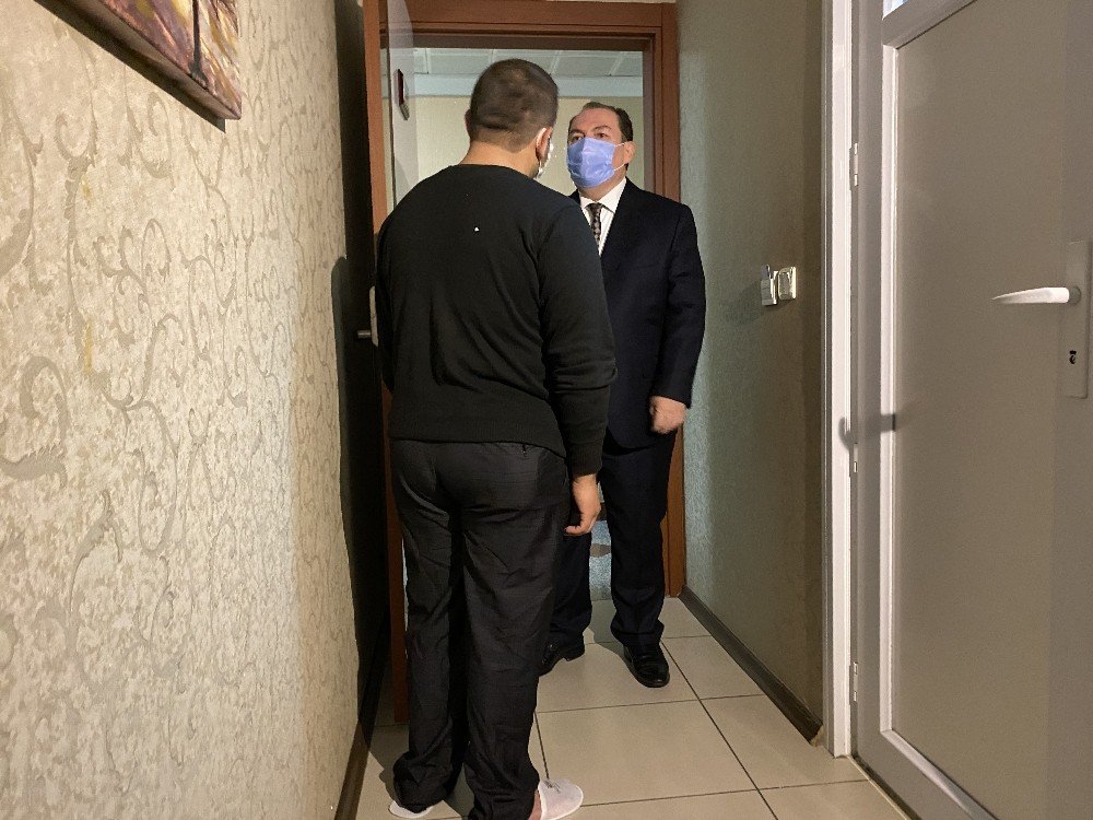 Eyüpsultan’da Kimsesiz Vatandaşlar Otellerde Misafir Ediliyor