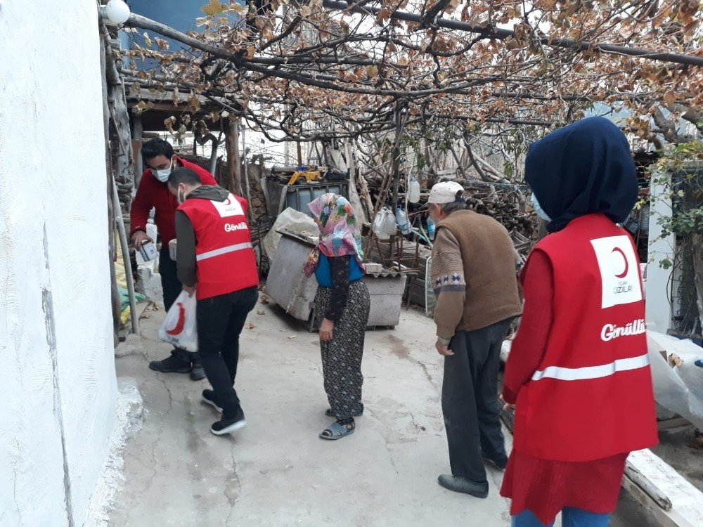 Genç Kızılay Gönüllüleri 2 Günde 152 Aileye Ulaştı