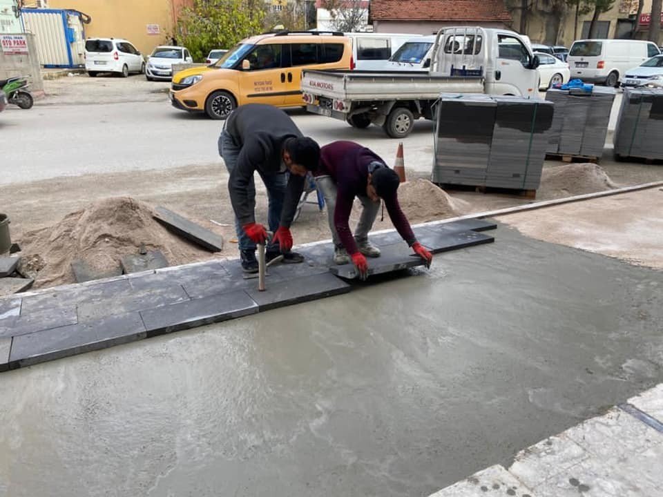 Bucak’ta Yıpranan Kaldırımlar Yenileniyor