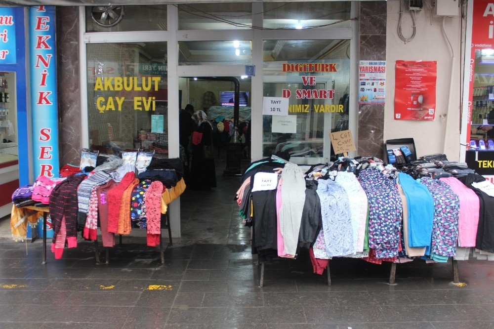 Korona Virüs Nedeniyle Kapattıkları Çay Ocaklarında Şimdi Farklı Ürünler Satıyorlar