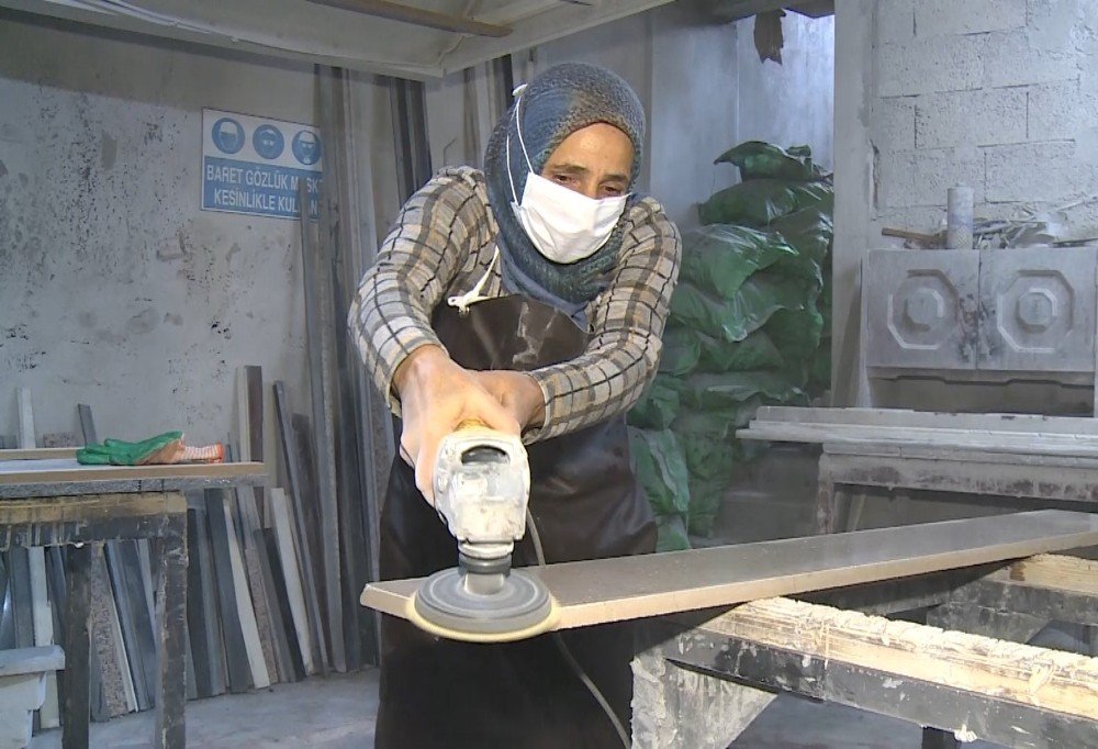 Mezar Taşı Yazarak Başladı, Mermer Ustası Oldu