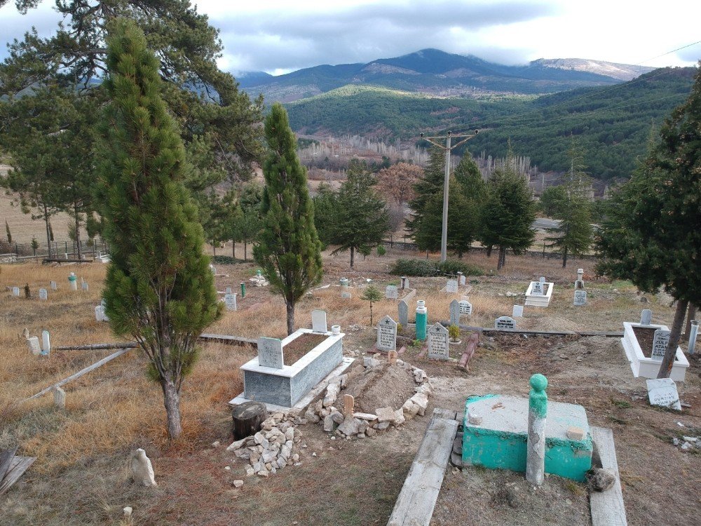 Emekli Orman Muhafaza Memuru, Görev Yaptığı Köyde Defnedildi