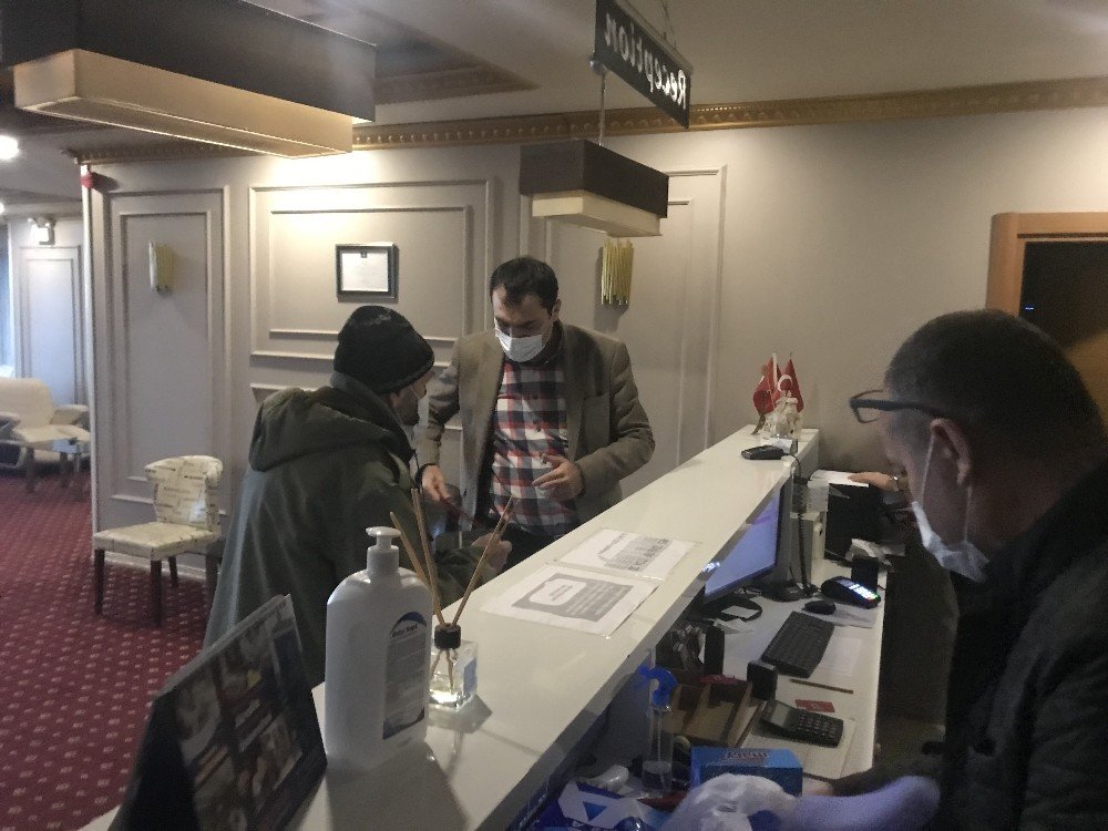 Avcılar’da Sokakta Kalan Yaşlı Vatandaşlar Otele Yerleştirildi