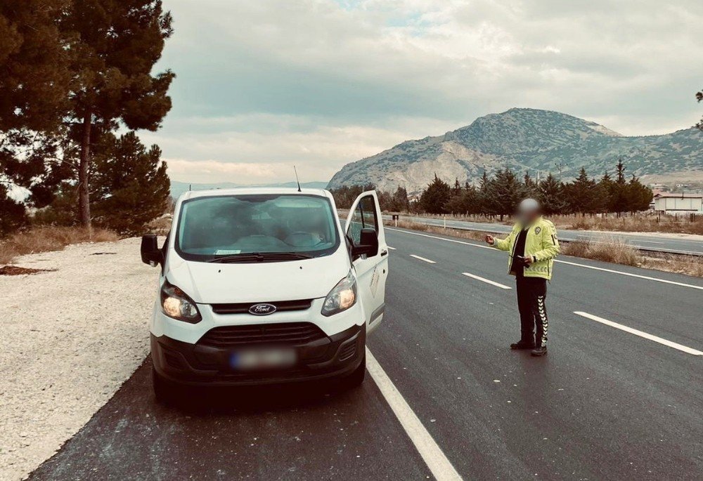 Burdur’da 128 Sürücüye Ceza Yazıldı, 27 Araç Trafikten Men Edildi