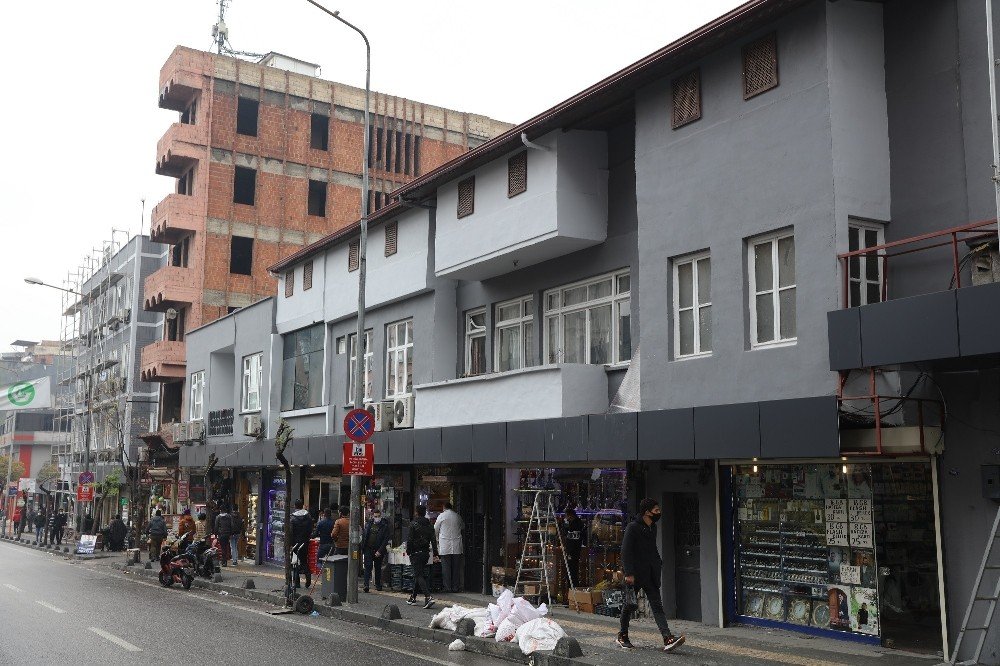 İnönü Caddesi’nde Bina Cepheleri Yenileniyor