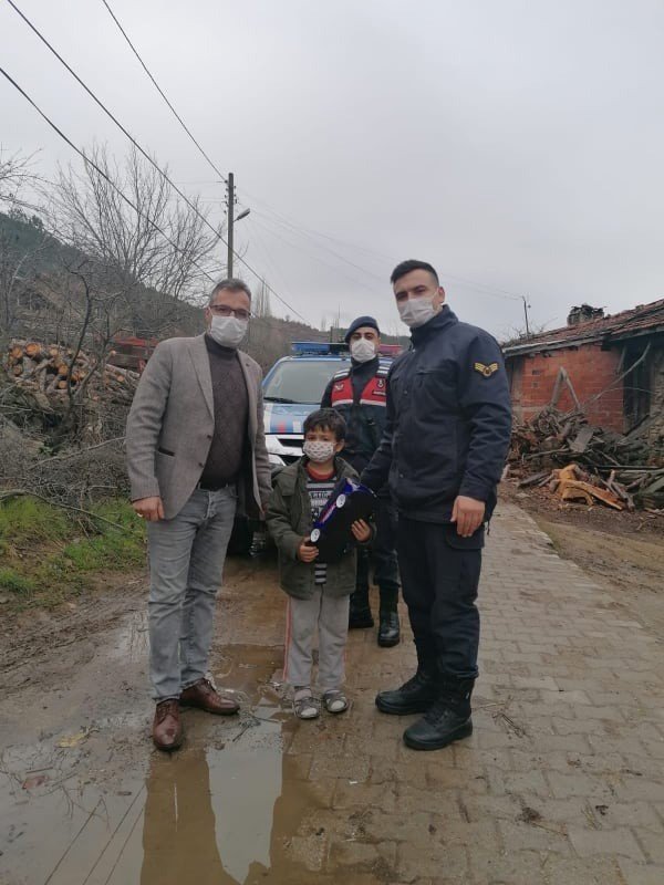 Jandarmadan Çocuklara Oyuncak