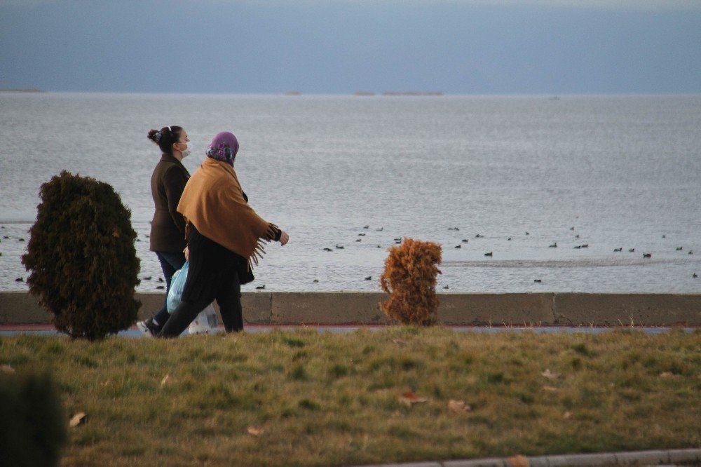 Beyşehir Gölü Kıyısındaki Parklara Hafta İçinde De İlgi Arttı