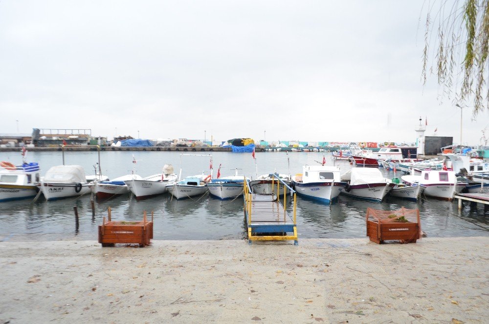 Balıkçılara Fırtına Engeli: 3 Gündür Çıkamıyorlar