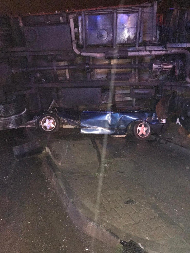 Samsun’da Kamyon Otomobilin Üzerine Devrildi: 1 Yaralı