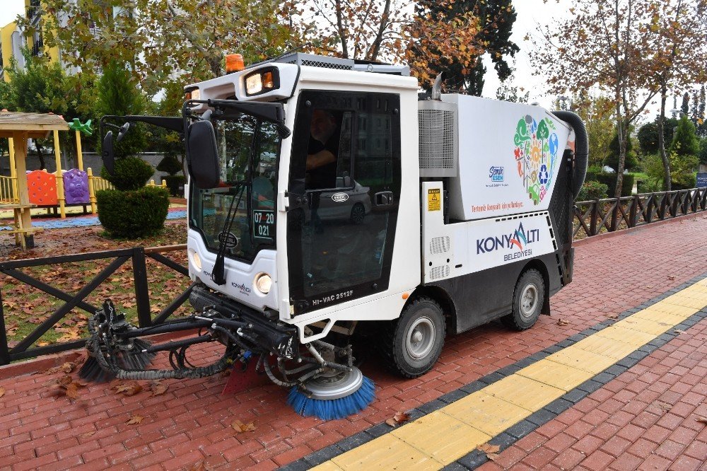 Konyaaltı’na Yeni Temizlik Aracı Alındı