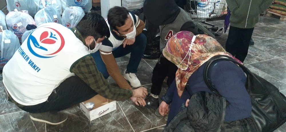 Yetimler Vakfı’ndan Bot Ve Mont Yardımı